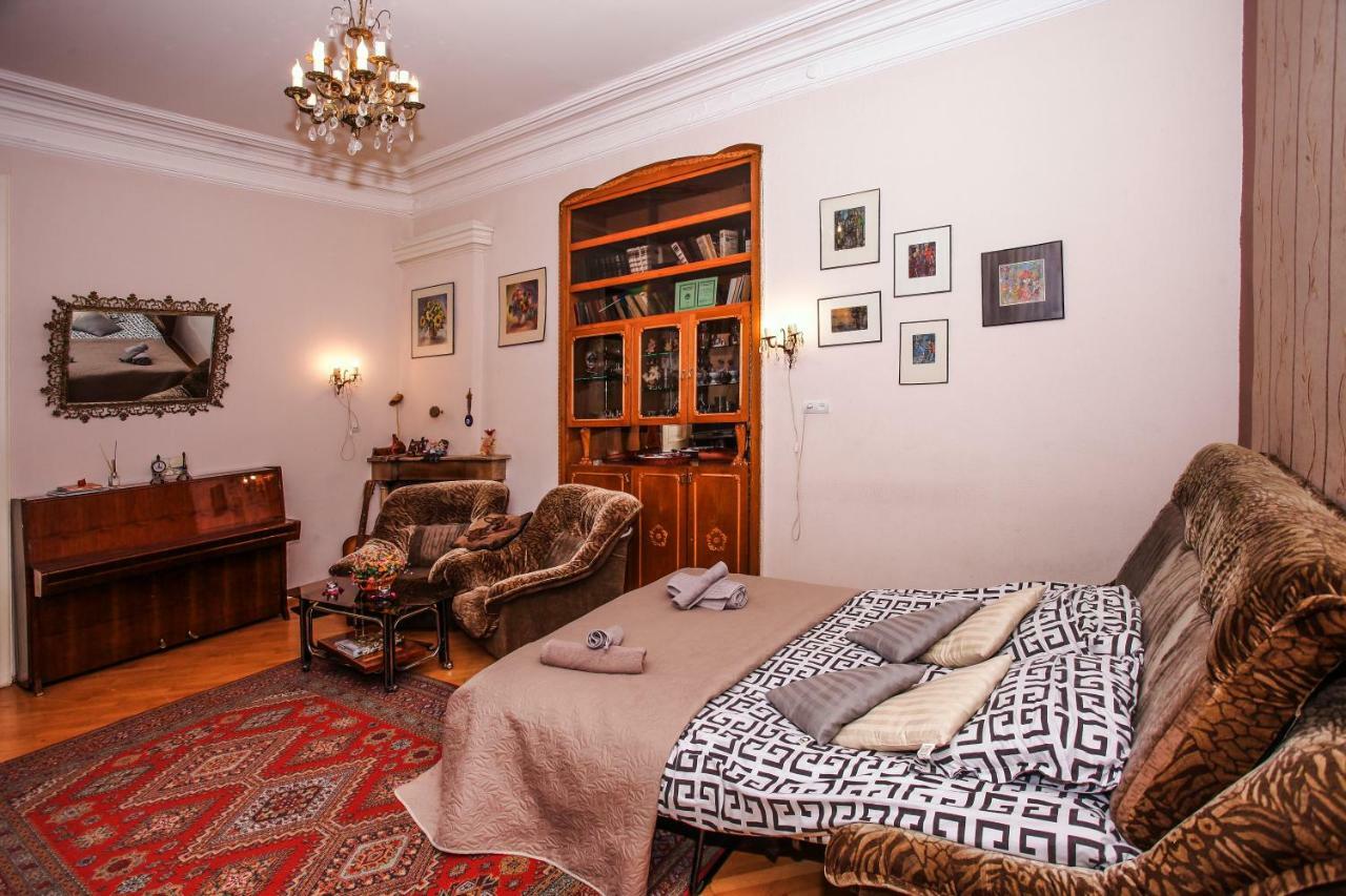 Dali'S Royal Apartment Тбилиси Экстерьер фото