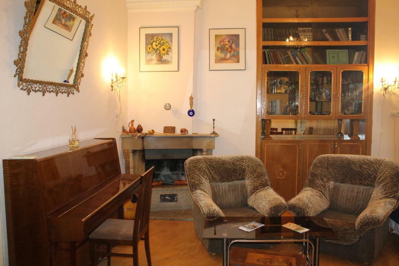 Dali'S Royal Apartment Тбилиси Экстерьер фото