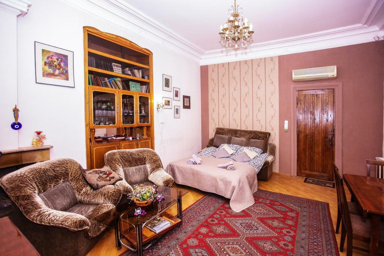 Dali'S Royal Apartment Тбилиси Экстерьер фото